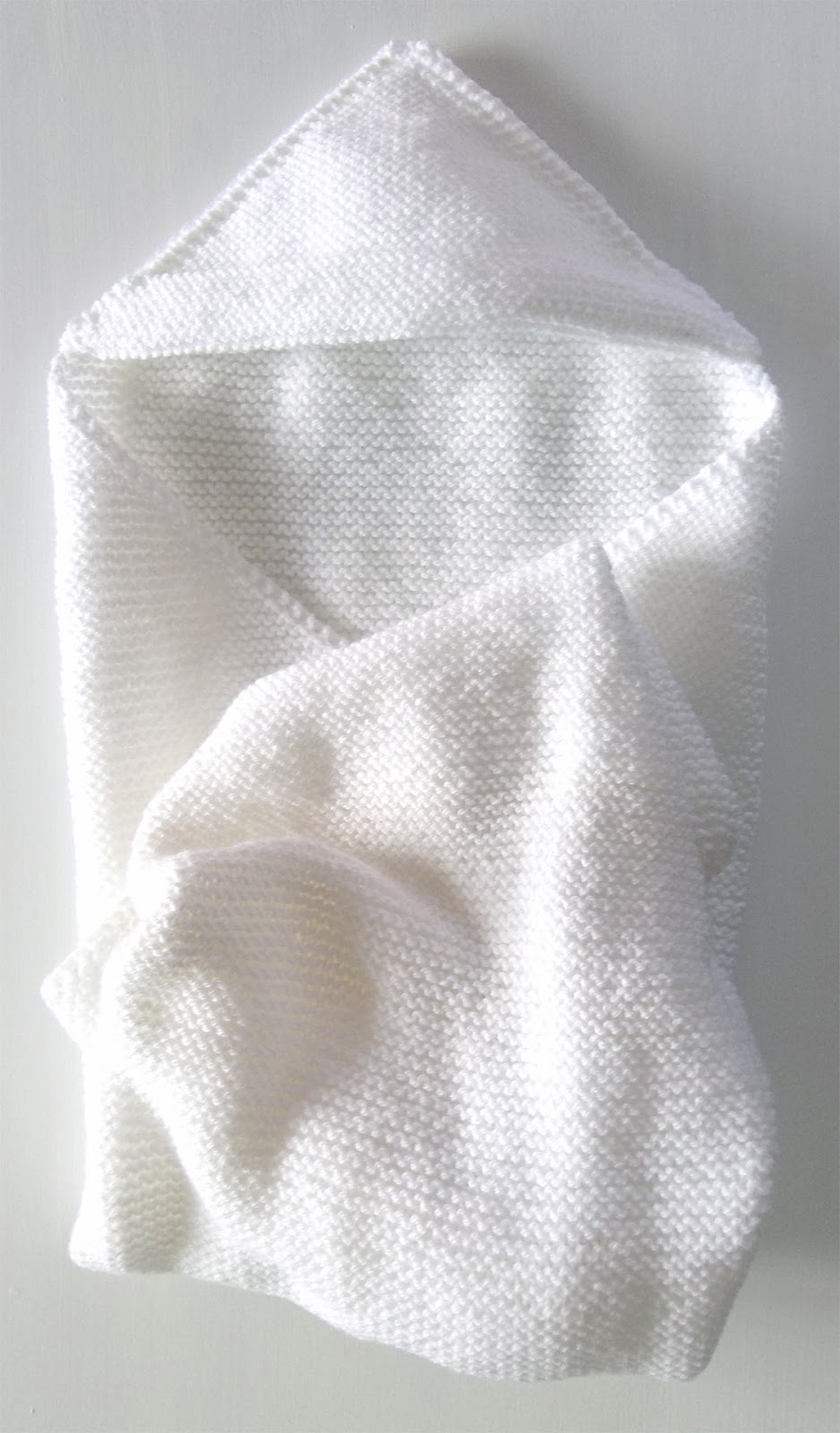 You're in Blankets & Throws This hooded unicorn blanket pattern provides instructions to make it in either worsted weight yarn (for a lighter blanket) or chunky yarn (for an irresistibly snuggly, warm blanket). The pattern includes sizes for small children up through adults and you can even substitute a lighter yarn and go down a hook size to make it for a baby.